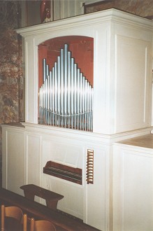 Organo in coro dietro l'altare maggiore