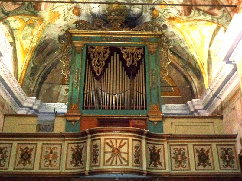 Visione dell'organo dalla chiesa